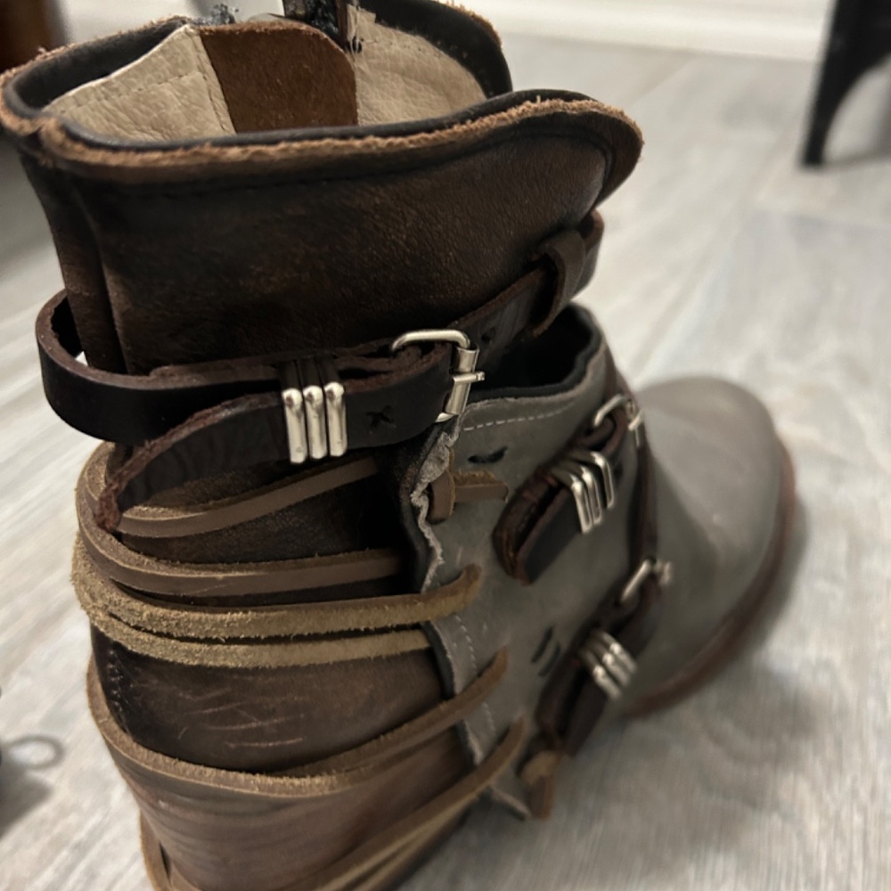 Women's FreeBird Crue Distressed Leather Ankle Boots - 8 - Picture 4 of 14